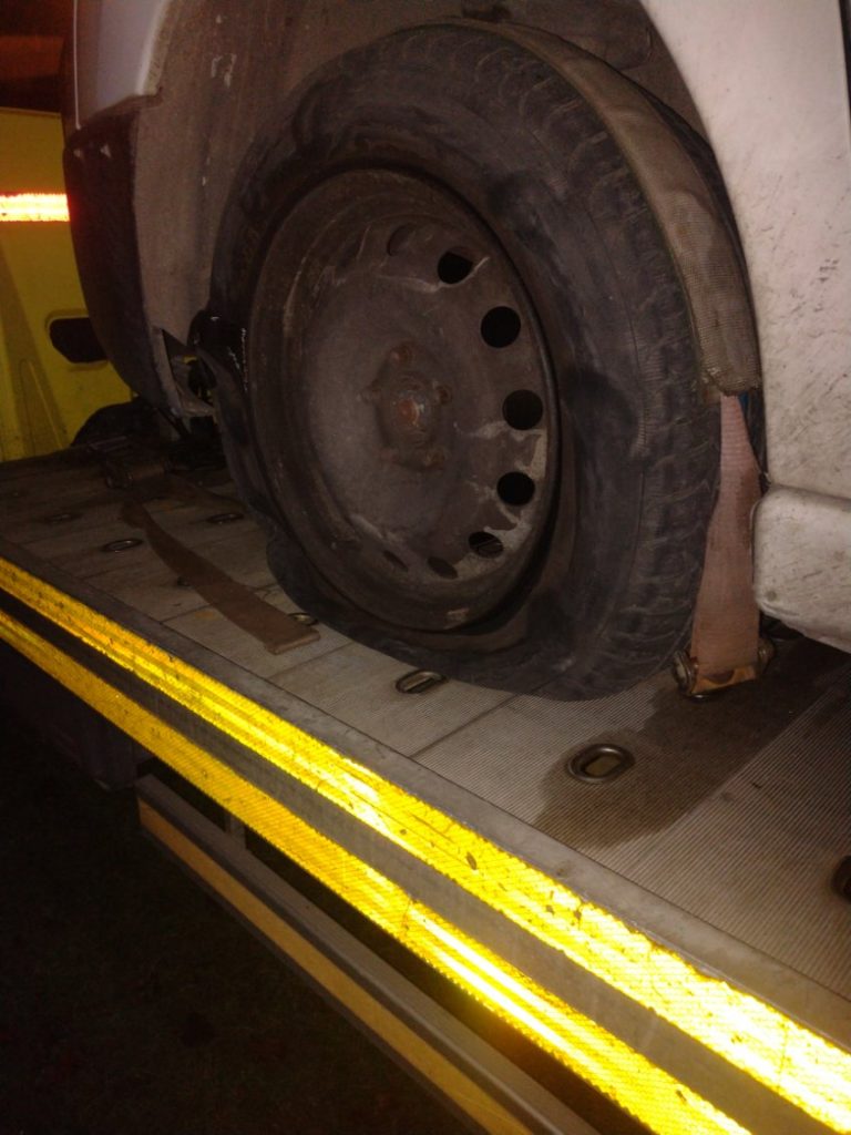 awaria koła na drodze -  mobilna wulkanizacja łódź